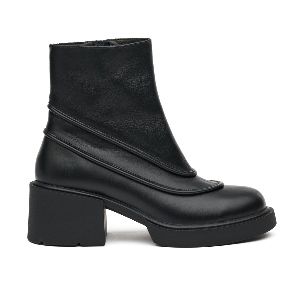 "Voyage Boots in Black"