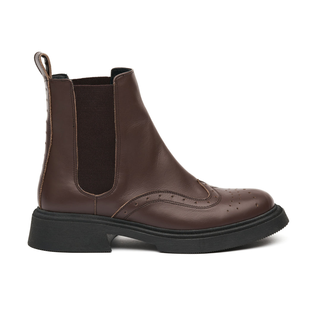 "Urban Chelsea Boots in Brown"