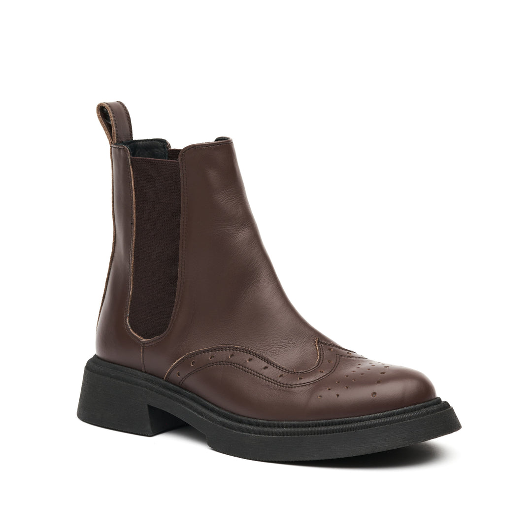 "Urban Chelsea Boots in Brown"