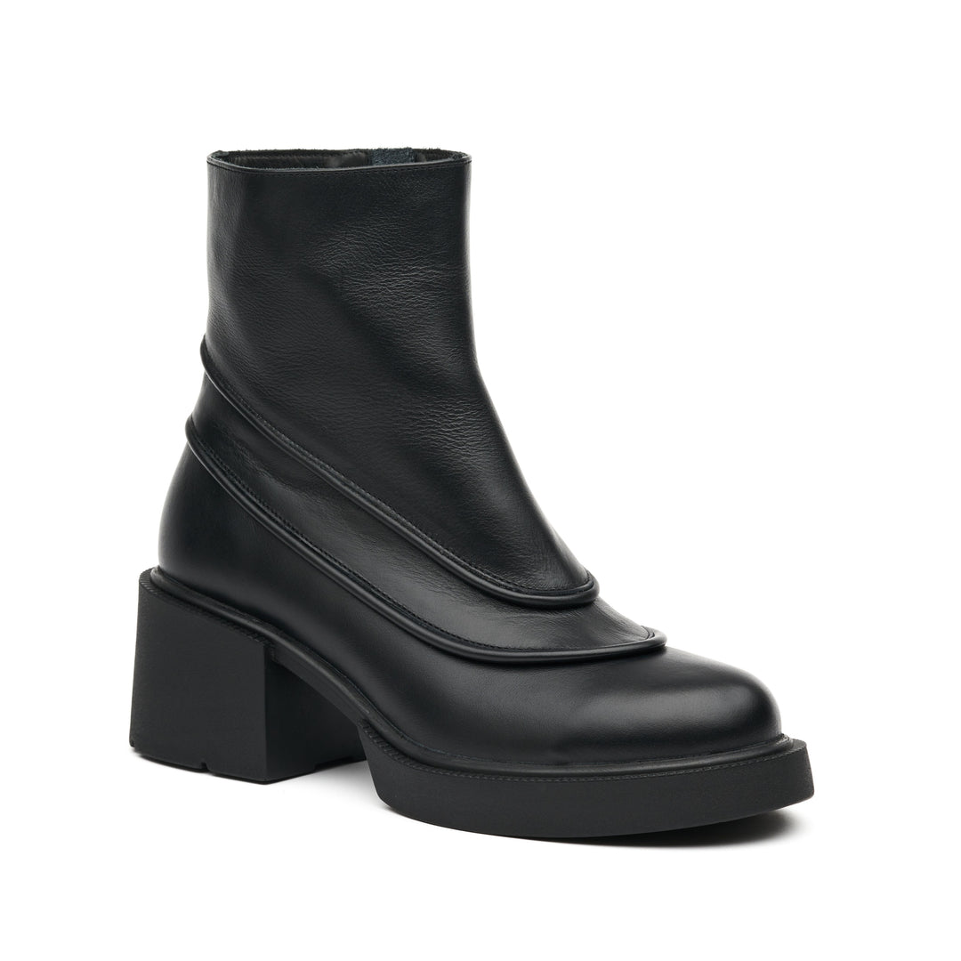 "Voyage Boots in Black"