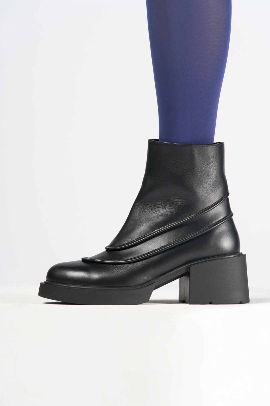 "Voyage Boots in Black"